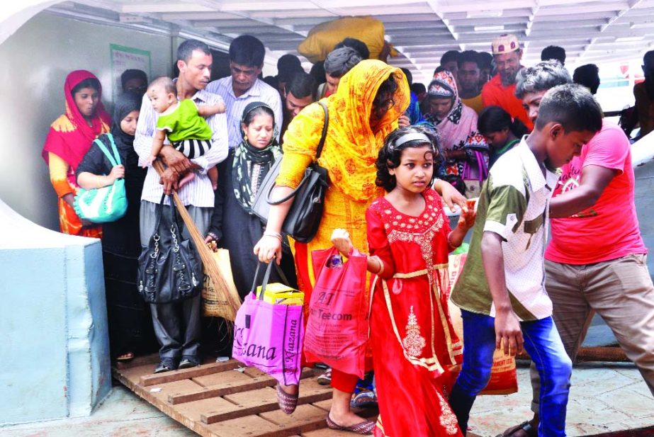 More Eid holiday-makers return to the capital. This photo was taken from Sadarghat Launch Terminal on Thursday.