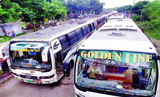 About 2000 vehicles got stuck at the huge traffic gridlock for several hours, causing untold sufferings to commuters as well as Eid holiday returnees. This photo was taken from Rajbari-Daulatdia Ghat on Saturday.