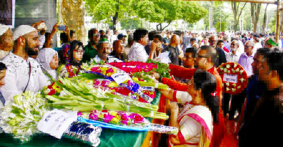 People from all walks of life paid last respect to freedom fighter Shahidul Haque Mama by placing floral wreaths on his coffin at the Central Shaheed Minar in the city on Tuesday.