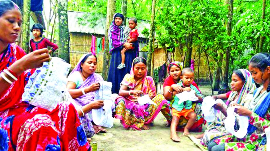 Rangpur: Rural vulnerable women in Kawnia upazila in district making tupi.