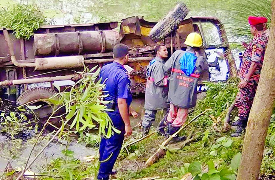 Three people were killed as a truck plunged into a roadside ditch in Kodimchilan area of Lalpur Upazila on Natore-Pabna highway on Thursday.
