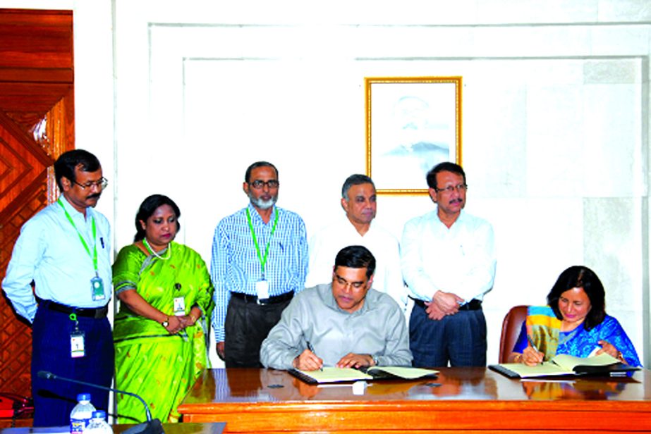 Suraiya Begum, ndc, Senior Secretary, Prime Minister's Office and Major General Mohd Habibur Rahman Khan, ndc, psc, Executive Chairman, BEPZA, sign Annual Performance Agreement for FY 2017-18 in the city recently. Md. Abul Kalam Azad, Principal Coordina