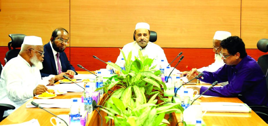 Hafez Md. Enayet Ullah, Chairman of the Board of Directors of Al-Arafah Islami Bank Limited, presiding over its 585th EC meeting on Thursday. Members of the Committee Md. Harun-Ar-Rashid Khan, ANM Yeahea, Engr. Kh. Mesbah Uddin Ahmed, Managing Director Md