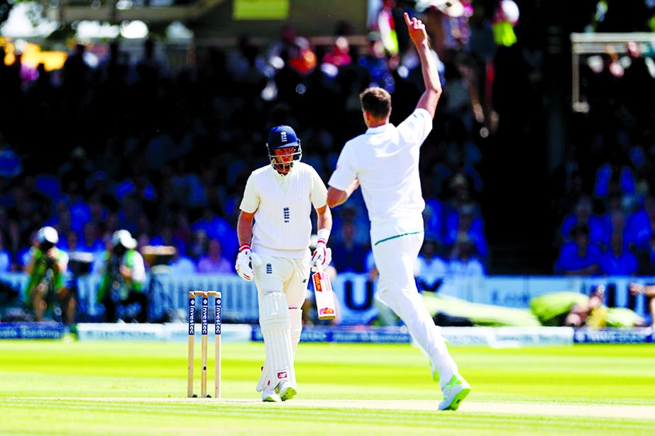 Morne Morkel removed Joe Root for 190 on the 2nd day of the 1st Investec Test between England and South Africa at Lord's on Friday.