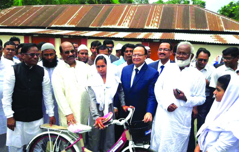 M Kamal Hossain, Managing Director of Southeast Bank Limited, handing over 100 ladies bicycle among underprivileged school and college girls of Lalpur-Bagatipara Upazila, Natore on Saturday. Shitangshu Kumar Sur Chowdhury, Deputy Governor, Bangladesh Bank