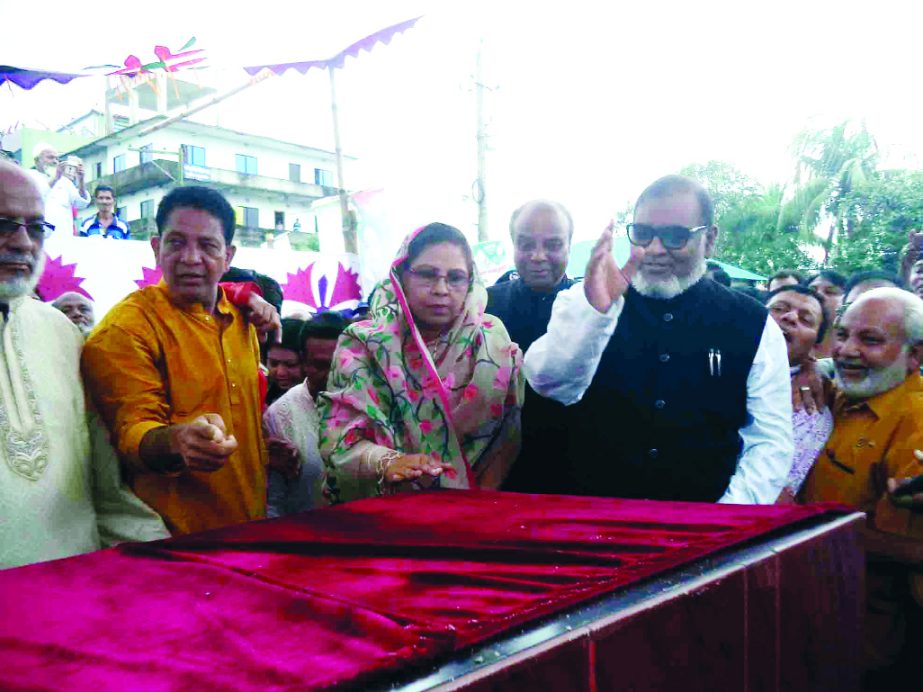 GAZIPUR: Liberation War Affairs Minister AKM Mozammel Haque MP laying down the foundation stone of Muktijaddha Complex at Kaliganj Upazila on Tuesday. Among others, State Minister for Women and Children Affairs Meher Afroz Chumki MP, Akter- uz- Zaman, Ch