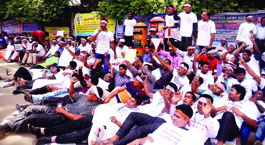 'Bangladesh Besarkari Shikshak Nibandhita Neogbanchita Jatiya Oikya Parishad' observed hunger strike in front of the Jatiya Press Club on Saturday demanding appointment of the passed teachers.