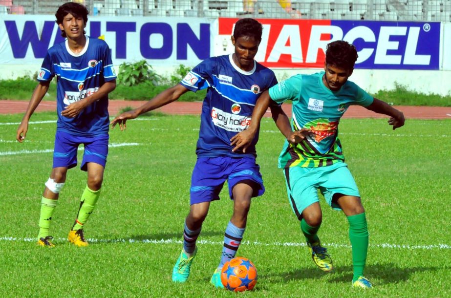 A moment of the match of the Walton 1st Inter-University Football Tournament between East West University and Stamford University at the Bangabandhu National Stadium on Sunday. East West University won the match 3-1.