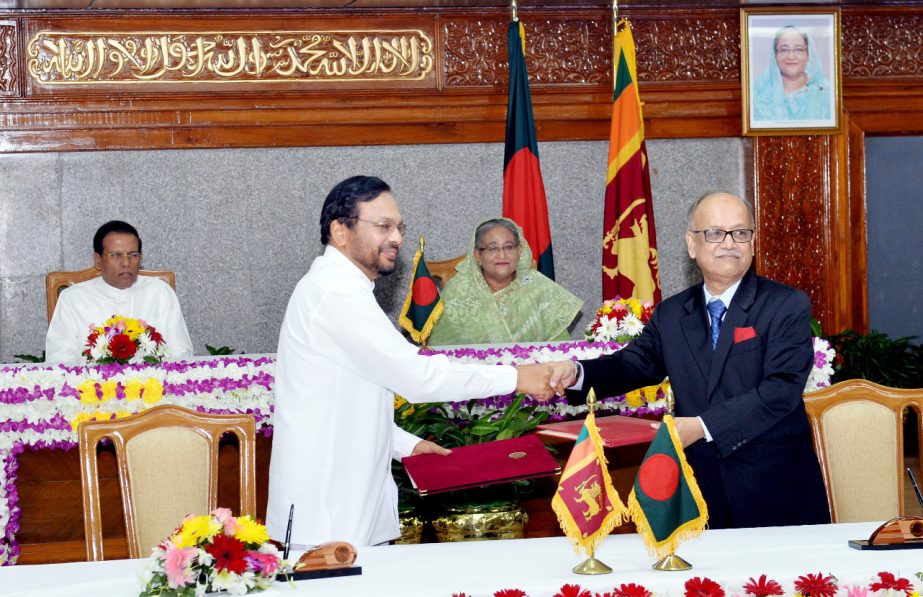 Prof Abdul Mannan, Chairman, University Grants Commission of Bangladesh and Mohan Lal Grero, State Minister of Higher Education and Highways, Sri Lanka shaking hands after signing a MoU recently for cooperation and collaboration in the field of higher edu