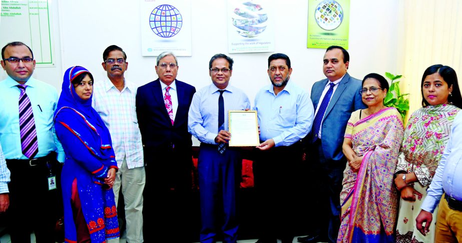 Dr. AM Shamim, Managing Director of Labaid Group receiving the ISO 15189:2012 accreditation certificate for the medical laboratory services from Md. Abu Abdullah, Director General of Bangladesh Accreditation Board in the city on Tuesday. Brig. Gen. (Dr.)