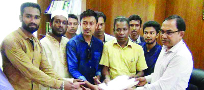 MOULVIBAZAR: A memorandum was submitted to Tofayel Islam, DC, Moulvibazar protesting filing of case against General Secretary of Moulvibazar Press Club Syed Umed Ali and others recently .
