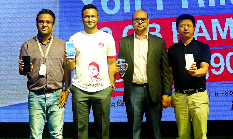 From left to right- Head of Marketing-Device Business Department of Huawei Technologies (Bangladesh) Ltd. Mr. Mashrur Hassan Mim, Huawei Brand Ambassador Shakib Al Hasan, Device Sales Director of Huawei Technologies (Bangladesh) Ltd. Mr Ziauddin Chowdhury