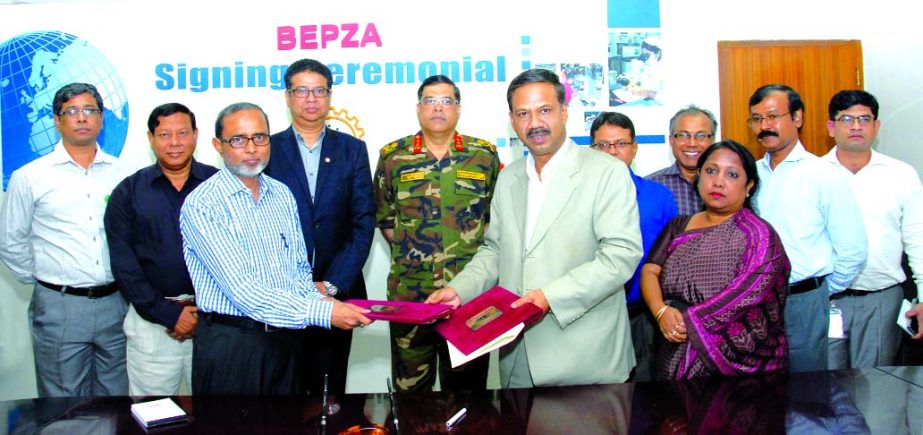 Zillur Rahman, ndc, Member (Investment Promotion) of BEPZA and Brigadier General (Retd.) Sarwar Jahan Talukder, ndc, psc, Adviser of Ms. Deshbandhu Textile Mills Limited (DTML) exchanging an agreement signing documents in the city on Sunday. Under the de