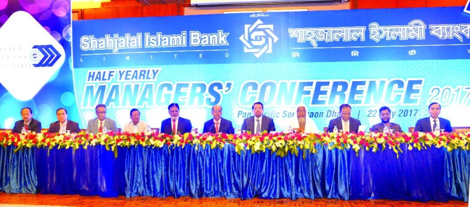 Engineer Md. Towhidur Rahman, Chairman, Board of Directors of Shahjalal Islami Bank Limited, presiding over its "Half-Yearly Managers' Conference-2017" at a city hotel on Saturday. Farman R Chowdhury, Managing Director, Anwer Hossain Khan, Akkasuddin M