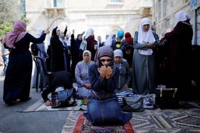 Muslim elders urge return to prayer as Israel backs down over Al-Aqsa