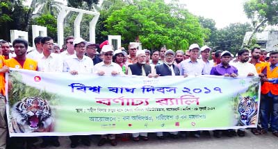 BAGERHAT: Ministry of Forest and Environment brought out a rally in observance of the World Tiger Day in Bagerhat town yesterday.