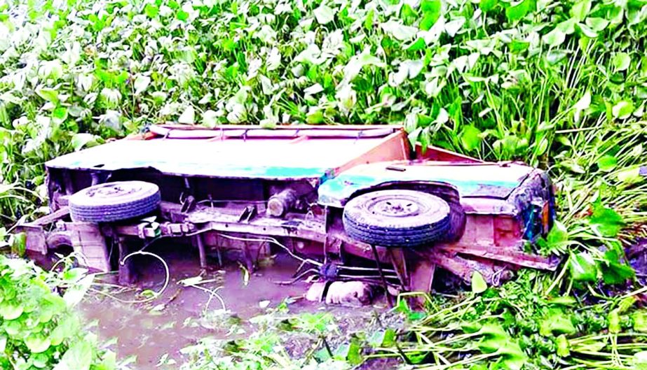 At least 12 passengers were injured as a Leguna skidded into a roadside ditch due to reckless driving on Laxmipur-Ramgati road on Saturday.