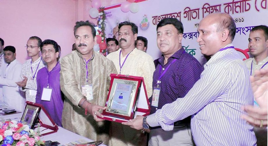 Babul Chandra Bonik, ASP, Cox's Bazar receiving a crest from leaders of Cox's Bazar Zilla Sangsad at the biannual conference of the orgaisation recently.
