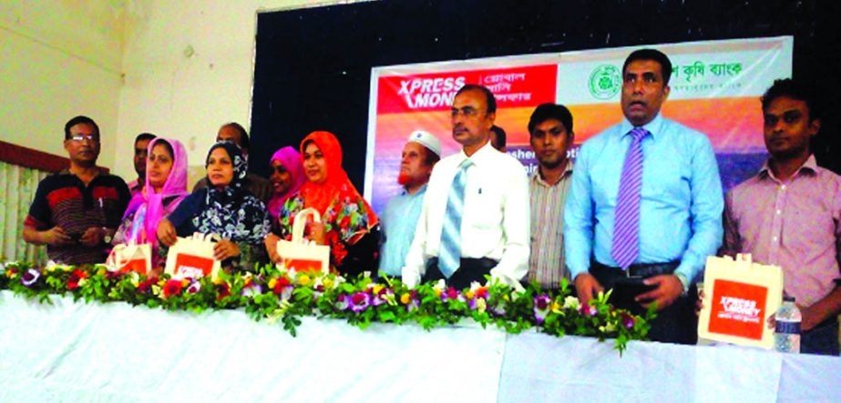 Thakur Das Kundu, General Manager (Operation & Planning) of Bangladesh Krishi Bank, presiding over its 'Motivational and Refreshersâ€™ Training Programme' for its remittance officers in Kushtia Division with Xpress Money recently. Md. Daud Khan Ma