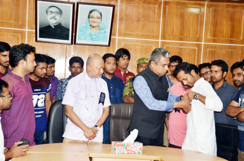 Prof Dr Nazmul Ahsan Kalimullah, BTFO, Vice Chancellor of Begum Rokeya University, Rangpur (wearing black bedge) inaugurates a month-long program to mark the National Mourning Day on 15 August, the 42nd Death Anniversary of Father of the Nation Bangabandh