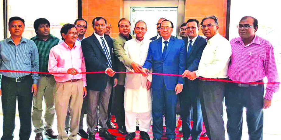 Sheikh Kabir Hossain, Chairman, Association of Non-Government Universities of Bangladesh and President of Bangladesh Insurance Association, inaugurating a new lift at the Eastern Wing MBA Building for the Faculty Members of Business Studies, University of