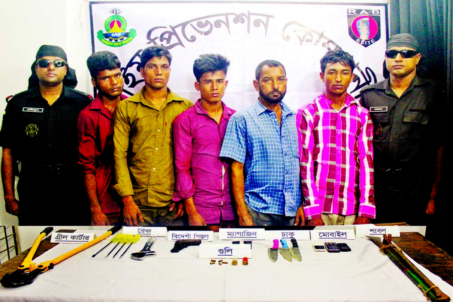 RAB-2 nabbed five criminals with arms during dacoity preparations at Ekota Housing Area in the city's Mohammadpur on Tuesday.