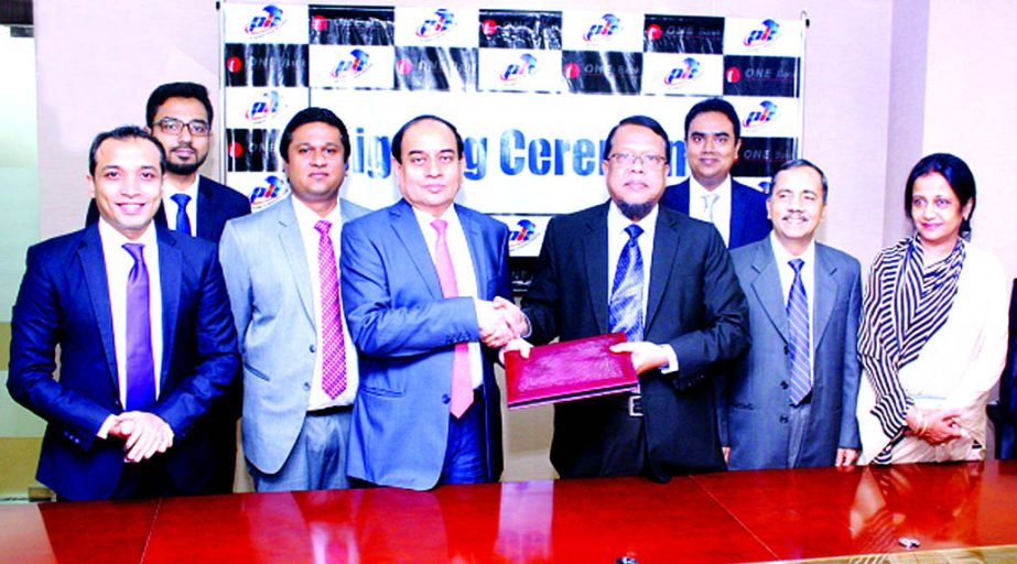 M. Fakhrul Alam, Managing Director of ONE Bank Limited and Md. Yusuf Ali Mridha, Chief Executive Officer of Protective Islami Life Insurance Limited sign a MoU in the city recently. Under the deal, the bank's clients will get insurance coverage against p