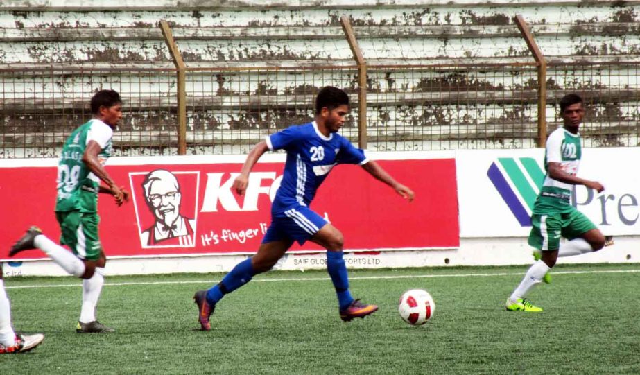 A moment of the match of the Marcel Bangladesh Championship League Football between Uttar Baridhara Club and Kawranbazar Progoti Sangha at the Bir Shreshtha Shaheed Sepoy Mohammad Mostafa Kamal Stadium in the city's Kamalapur on Thursday.