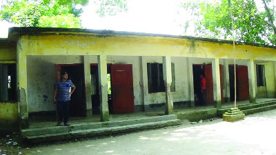 SHARIATPUR: Dhankin Modhopara Government Primary School needs immediae repair.