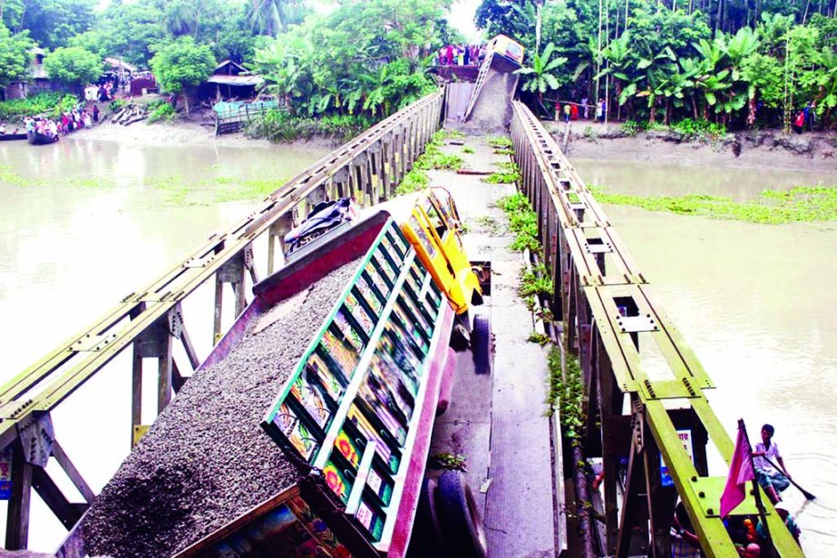 A bailey bridge collapsed at Madarshi in Bhandaria upazila on Khulna-Pirojpur Mothbaria highway when two stone laden trucks were crossing the bridge at a time early Saturday.