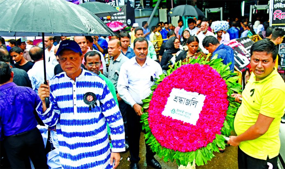 Abdul Hamid Miah, Managing Director and CEO of Islami Bank Bangladesh Limited, placing a floral wreath at the portrait of Bangabandhu Sheikh Mujibur Rahman on the occasion of National Mourning Day at the city's Dhanmondhi-32 on Tuesday. High officials o