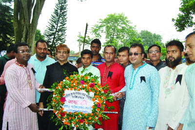 TANGAIL: Leaders of Bangabandhu Parishad of Moulana Bhasani Science and Technology University placing wreaths at the Shaheed Minar of the University on the occasion of the National Mourning Day on Tuesday.