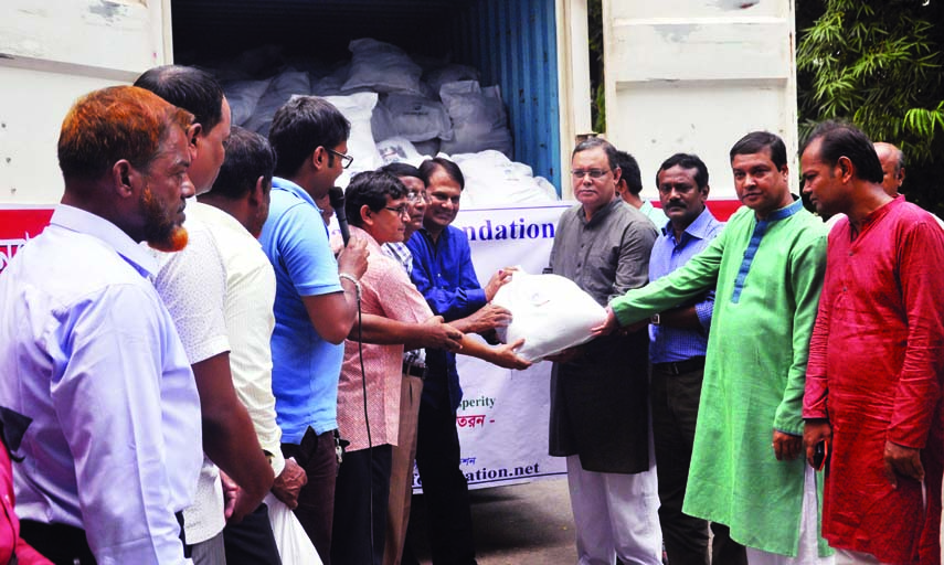 BFUJ President Manjurul Ahsan Bulbul, among others, at a programme for collecting relief materials for flood-hit people organised by Rangpur Bibhag Sangbadik Samity at the Jatiya Press Club on Monday.
