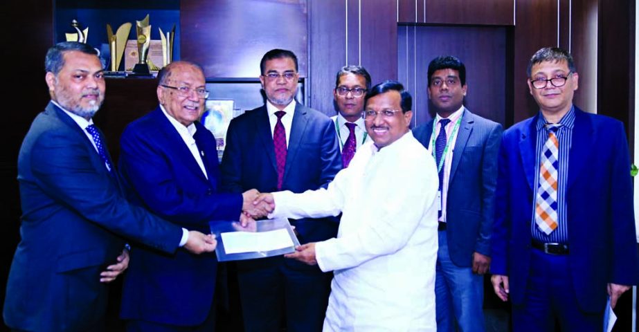 Kazi Akram Uddin Ahmed, Chairman of Standard Bank Limited, handing over a cheque of Tk 50 Lakh to Shamsul Hoque Chowdhury, MP, Secretary General of Sheikh Kamal International Club Cup at the bank's Head Office in the city on Tuesday. Mamun-Ur-Rashid, Man