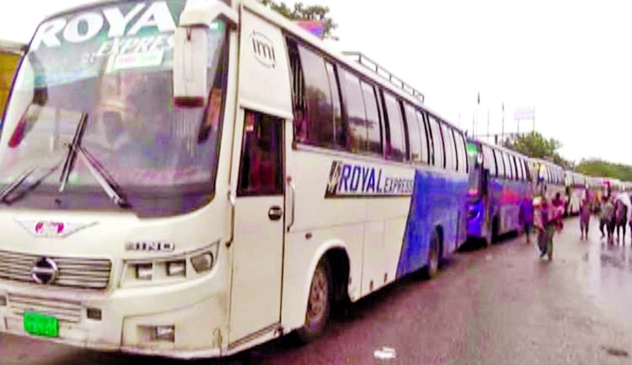 About 500 heavy vehicles were stuck at long traffic gridlock as number-3 ferry detached from Manikganj to Paturia Ghat due to heavy current at Padma River, causing immense sufferings to passengers for several hours. This photo was taken from Manikganj are