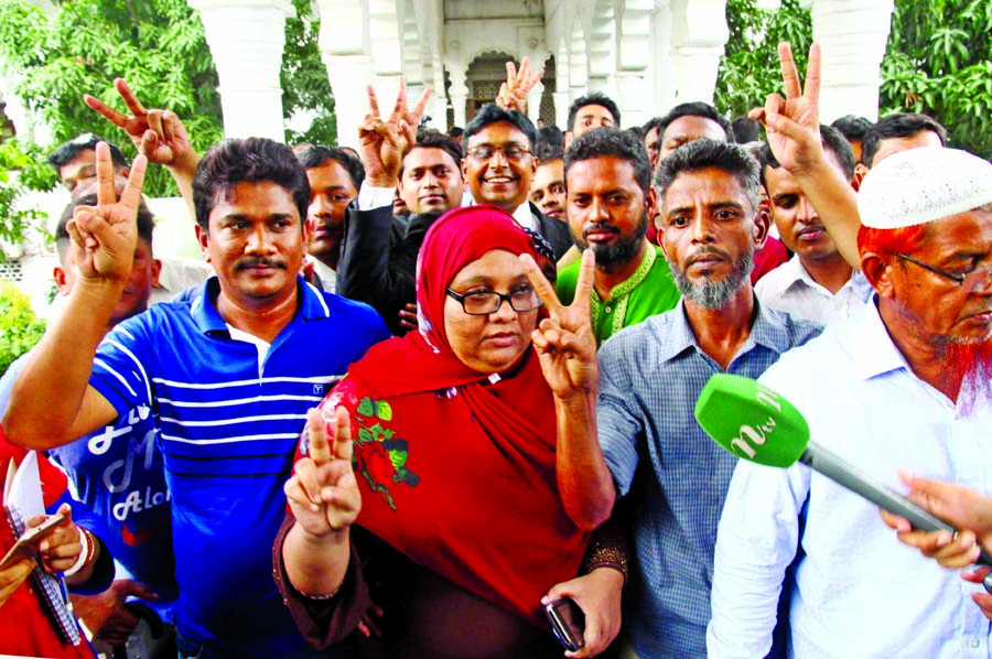 Families of victims of N'ganj 7-murder showing V-signs as they were satisfied after the High Court upheld the penalty of accused on Tuesday.