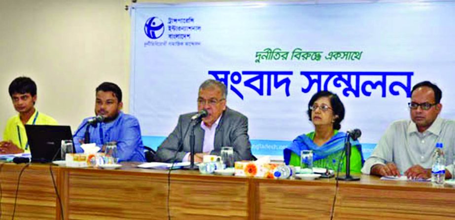 Dr Iftekharuzzaman, Executive Director, Transparency International Bangladesh (TIB) presented a report highlighting irregularities in the Water Development Board (WDB) at a press conference at its Dhanmondi office yesterday.