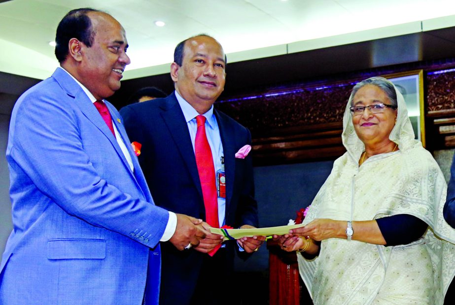 AKM Shaheed Reza, Chairman of Mercantile Bank Limited, handing over a cheque of Tk 3 crore to Prime Minister Sheikh Hasina at PMO Office on Thursday as a donation to the Prime Minister's Relief Fund for the rehabilitation of flood victims. Shahidul Ahsan