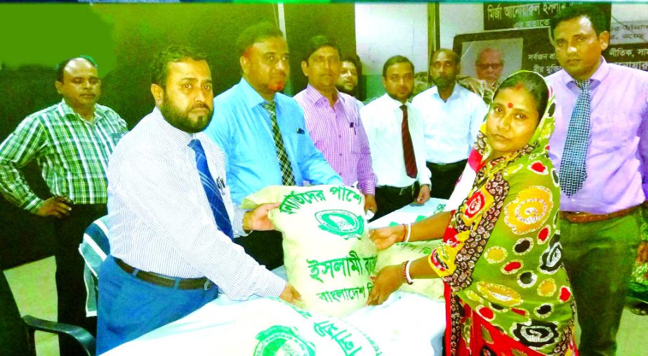 Muhammad Quisar Ali, Executive Vice President of Islami Bank Bangladesh Limited, distributing relief materials among the flood-affected people of different places of Biral Upazila in Dinajpur on Monday. Senior officials of the bank were present.