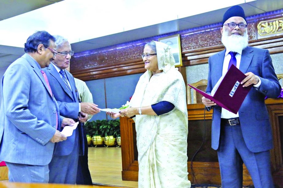 Nur Mohammed, Chairman of Jamuna Bank Foundation, handing over a cheque of Tk 2 crore to Prime Minister Sheikh Hasina for Prime Minister's Relief Fund at Ghanabhaban for flood affected people recently. Engineer Md. Atiqur Rahman, EC Chairman of the bank