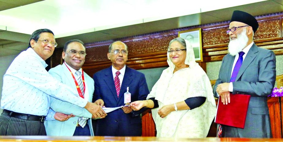 Engineer Md. Towhidur Rahman, Chairman of Shahjalal Islami Bank Limited, handing over a cheque of Tk 3 crore to Prime Minister Sheikh Hasina for her Relief Fund at Ganabhaban as assistance to flood affected people on Wednesday. Anwer Hossain Khan, Vice-Ch