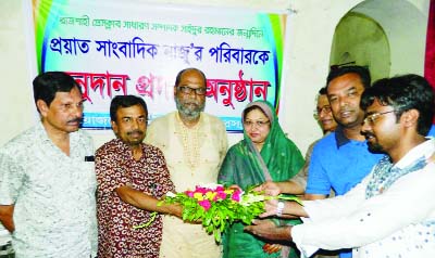 RAJSHAHI: Secretary Saidur Rahamn donating Tk 1 lakh to late journalist Nazu's family at Rajshahi Press Club on Wednesday.