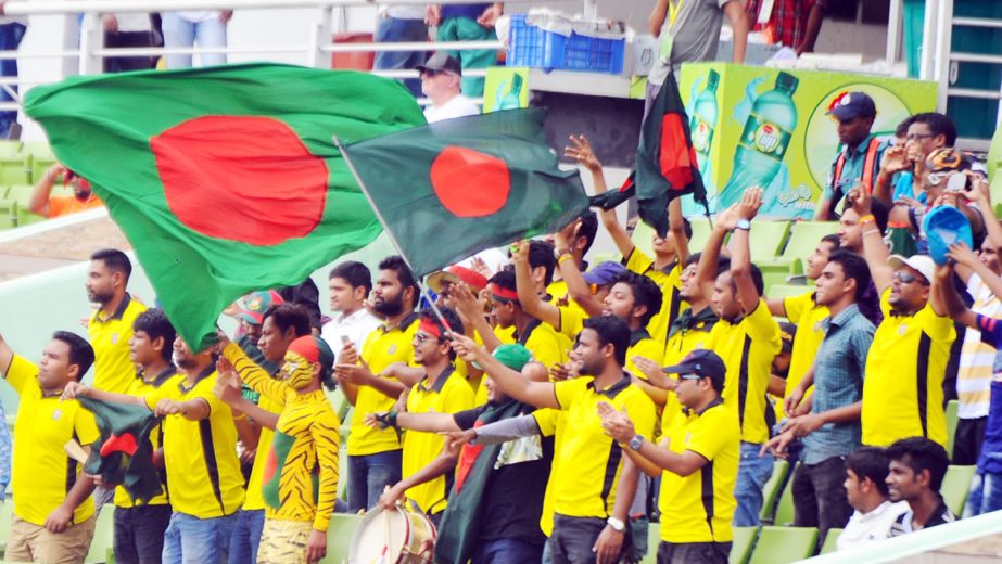 A good number of spectators came at the galleries to watch the 1st day of the 1st Test match between Bangladesh and Australia at the Sher-e-Bangla National Cricket Stadium in the city's Mirpur on Sunday.