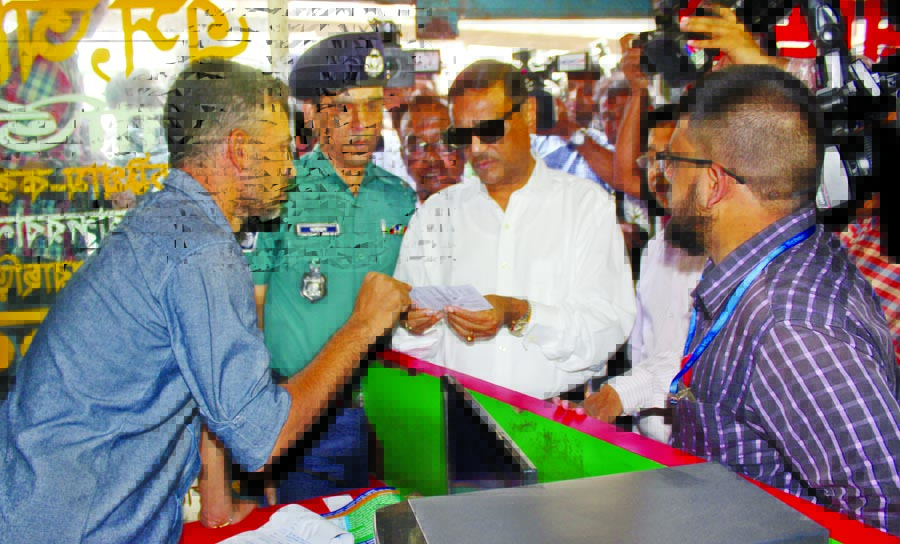 Road Transport and Bridges Minister Obaidul Quader visited Sayedabad Bus Terminal in the city on Tuesday to know whether transport authority taking excess fare from the home-bound passengers ahead of Eid-ul-Azha.