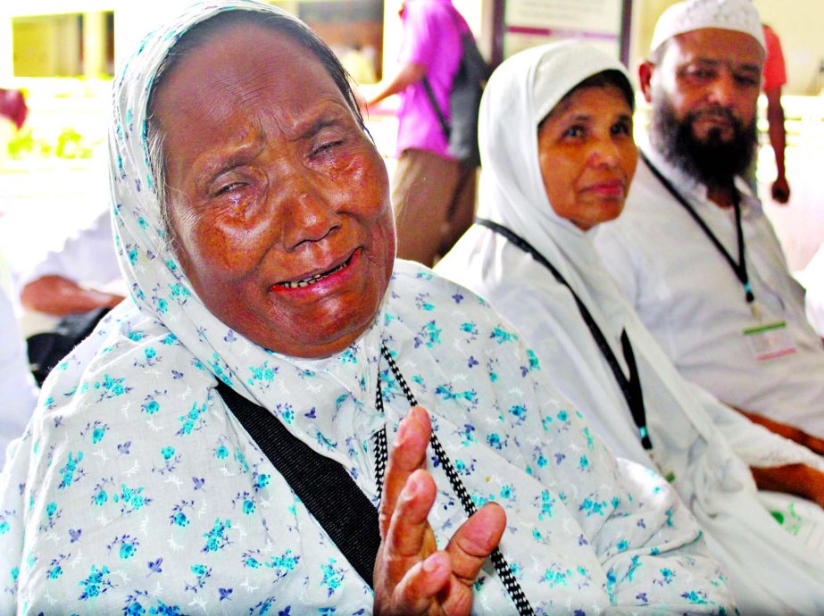 An elderly woman burst into tears in the city's Ashkona Hajj Camp on Tuesday after learning that she won't be able to fly for Mokkah to perform Hajj this year due to fraudulence by her Hajj agency.