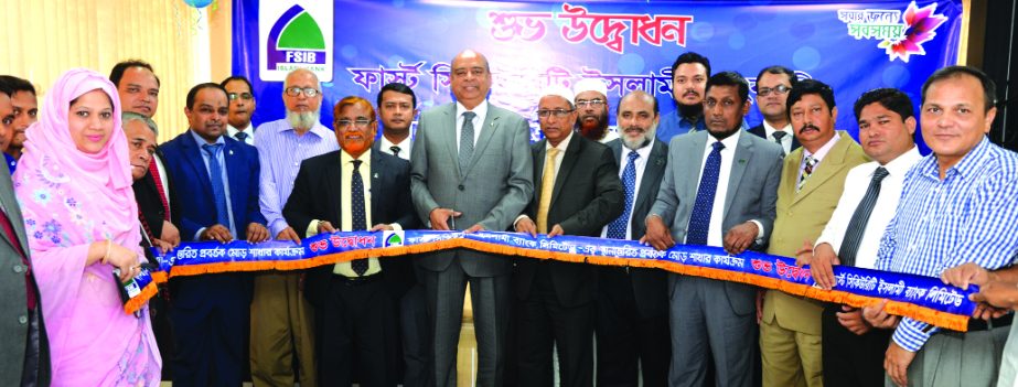 Syed Waseque Md. Ali, Managing Director of First Security Islami Bank Limited, inaugurating its relocated branch at Probortok Crossing in Chittagong City on Tuesday. SM Nazrul Islam, Head of General Services Division and Md. Wahidur Rahman, Chittagong Zon