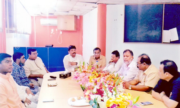 Former Vice President of Bangladesh Federation of Chamber of Commerce & Industry Md. Helaluddin addressing the meeting of the central standing committee of Bangladesh Shop Owners Association recently.