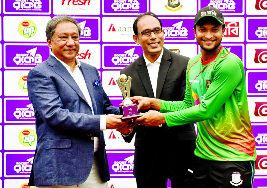 Shakib Al Hasan (right) receiving the Man of the Match award from BCB President Nazmul Hasan Papon (left) after the first Test match between Bangladesh and Australia at the Sher-eBangla National Cricket Stadium in the city's Mirpur on Wednesday.