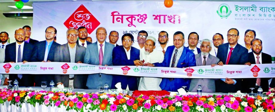 Arastoo Khan, Chairman of Islami Bank Bangladesh Limited, inaugurating its 328th Branch at Nikunjo in the city on Thursday. Md. Abdul Hamid Miah, Managing Director, Major General (Retd.) Engr. Abdul Matin, EC Chairman, Professor Dr. Md. Sirajul Karim and