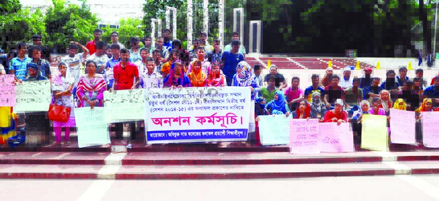 The students of seven colleges affiliated with Dhaka University under 2011-12 academic sessions observe day-long hunger strike demanding publication of the results of their Honours Final year examination on the premises of Central Shaheed Minar on Sunday.